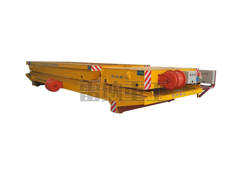 軌道擺渡車、軌道牽引車和噴漆房軌道車組合